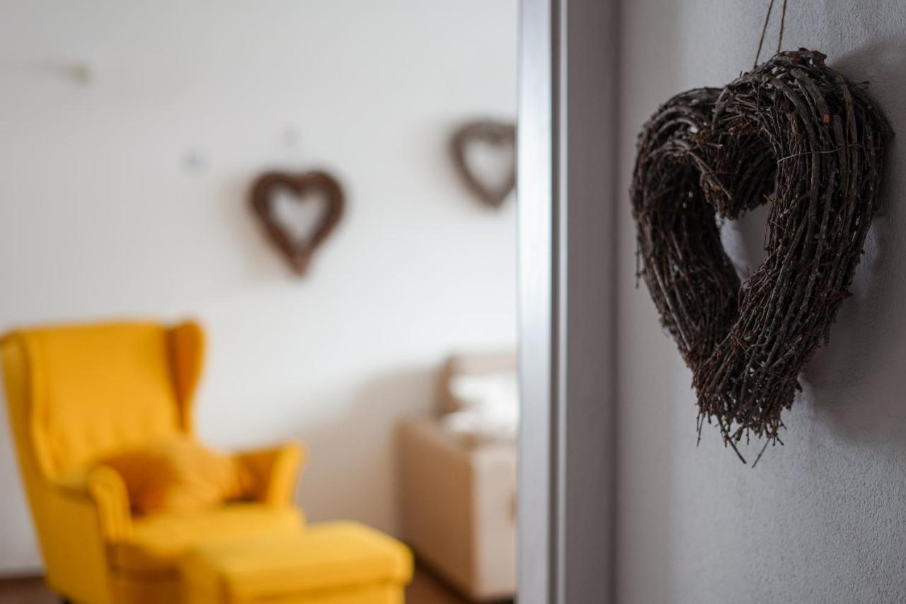 דירות Cozy Nest In The Heart Of קרנייסקה גורה מראה חיצוני תמונה