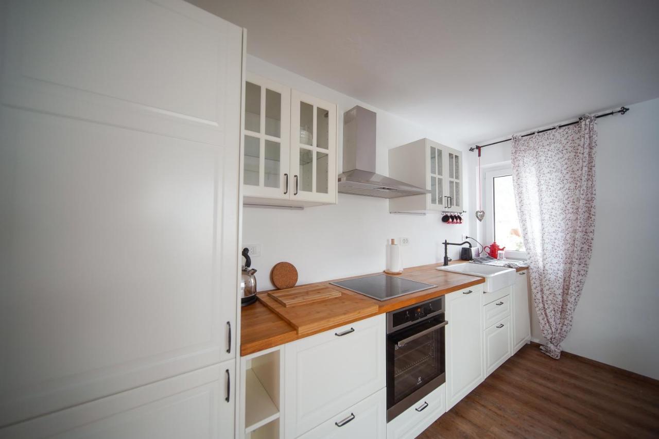 דירות Cozy Nest In The Heart Of קרנייסקה גורה מראה חיצוני תמונה