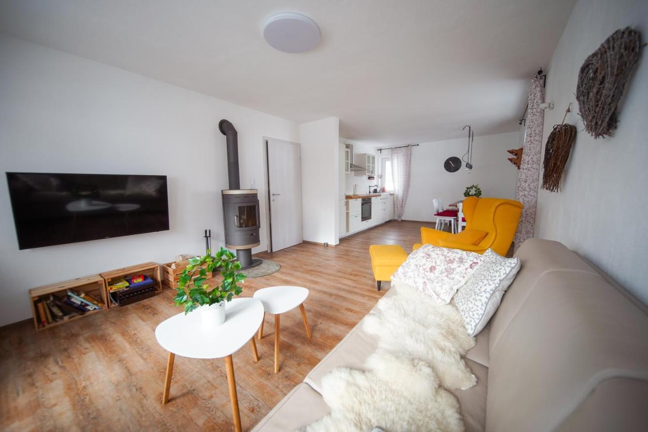 דירות Cozy Nest In The Heart Of קרנייסקה גורה מראה חיצוני תמונה