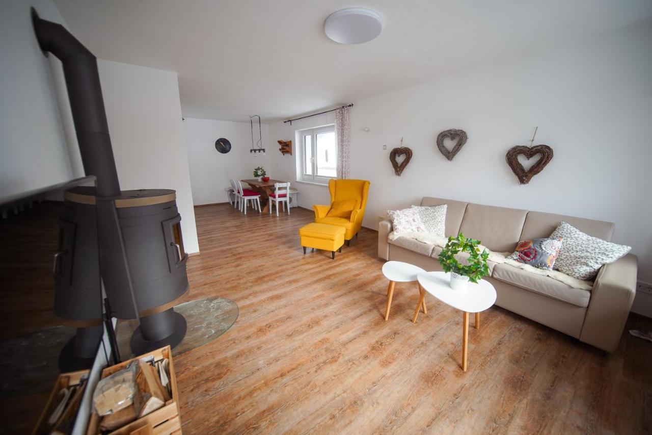 דירות Cozy Nest In The Heart Of קרנייסקה גורה מראה חיצוני תמונה