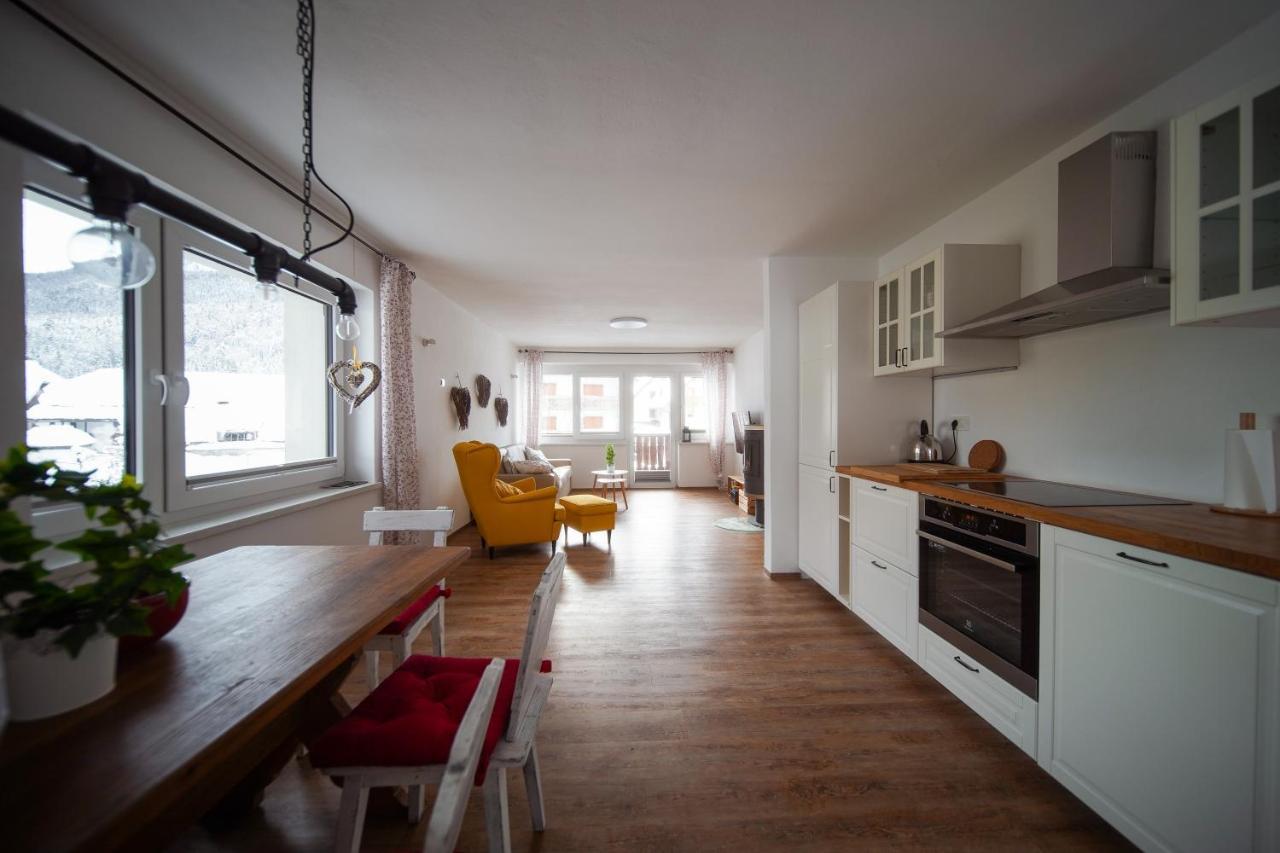 דירות Cozy Nest In The Heart Of קרנייסקה גורה מראה חיצוני תמונה